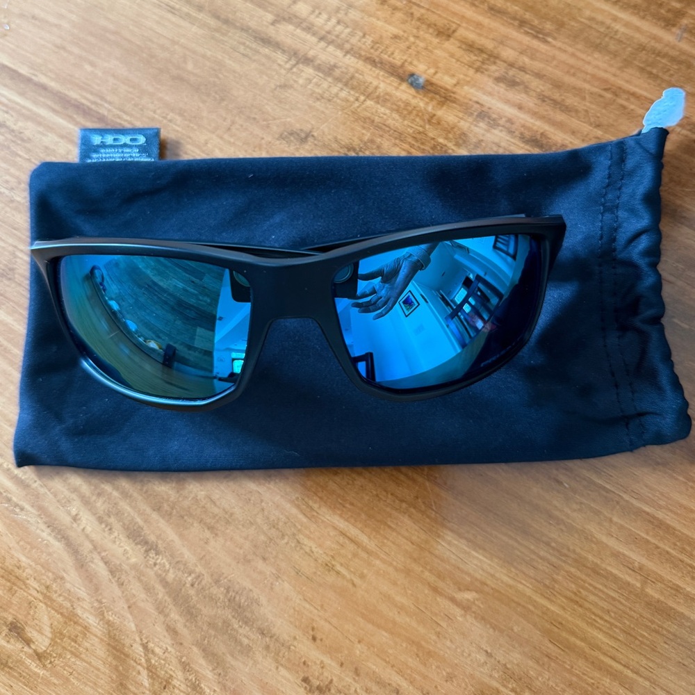 MOVING SALE!
OAKLEY POLARIZED GIBSTON SUNGLASSES